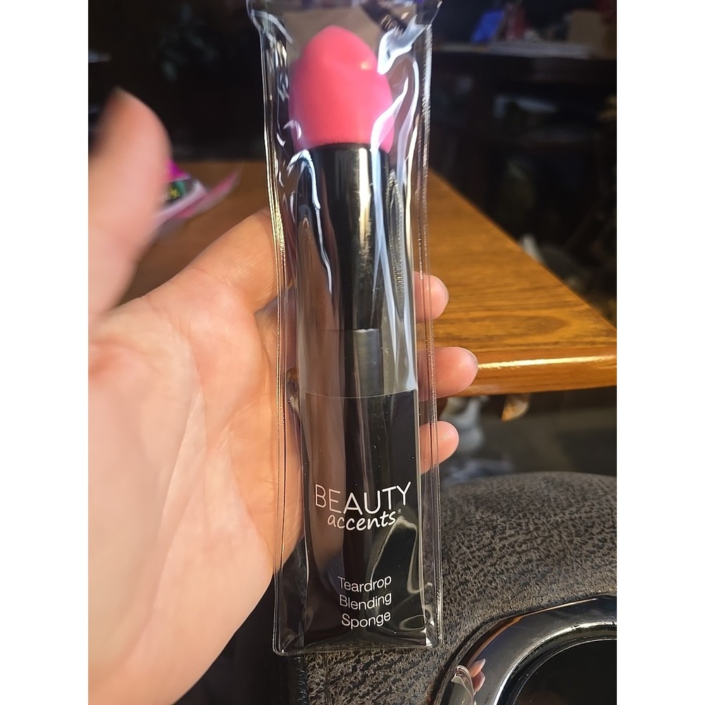 Beauty Accents‎ Teardrop Blender Sponge